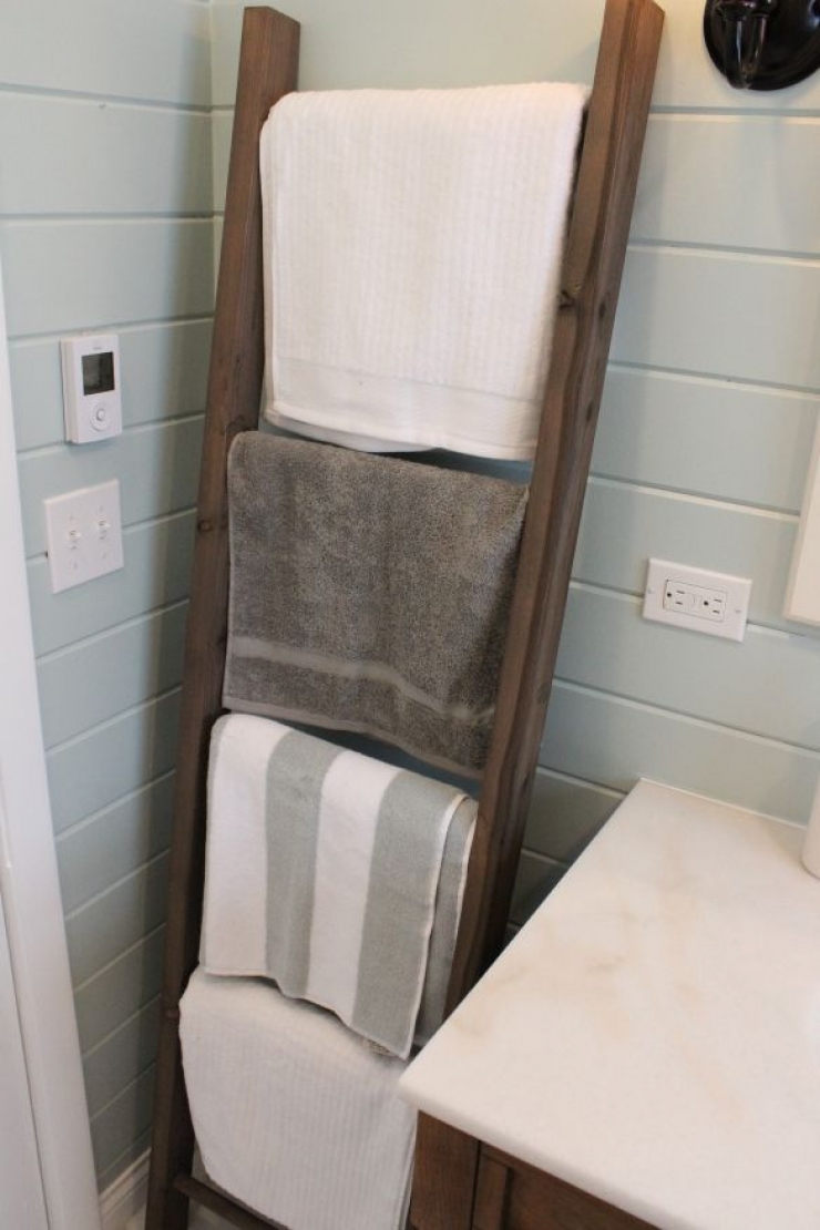 Illustration de l'article : Si vous avez une petite salle de bain, ces 17 astuces de rangement sont faites pour vous ! 