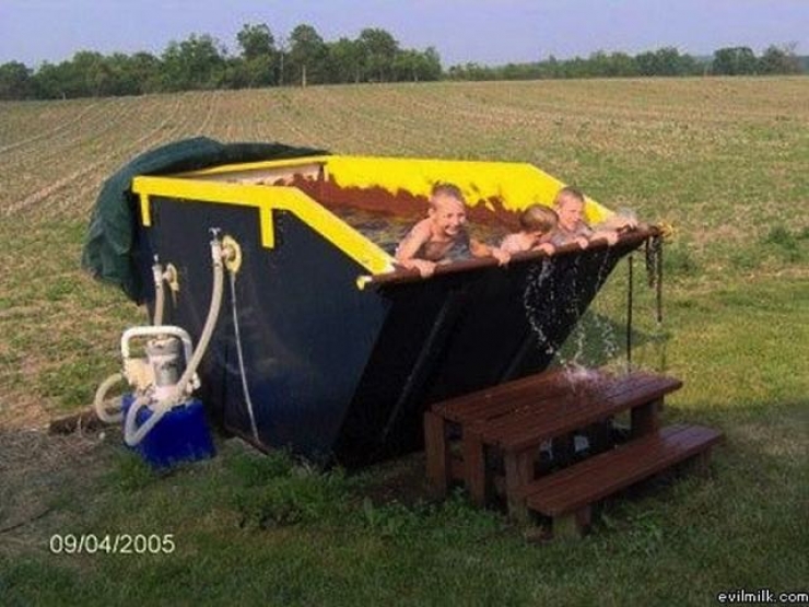 Illustration de l'article : Il y a ceux qui ont les moyens pour une piscine design et co&ucirc;teuse ! Et puis il y a les autres...
