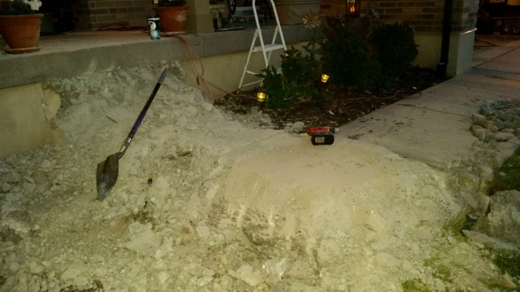 Illustration de l'article : Il d&eacute;truit son escalier de b&eacute;ton et ce qu'il construit devant sa maison est magnifique ! De quoi vous donner des id&eacute;es...