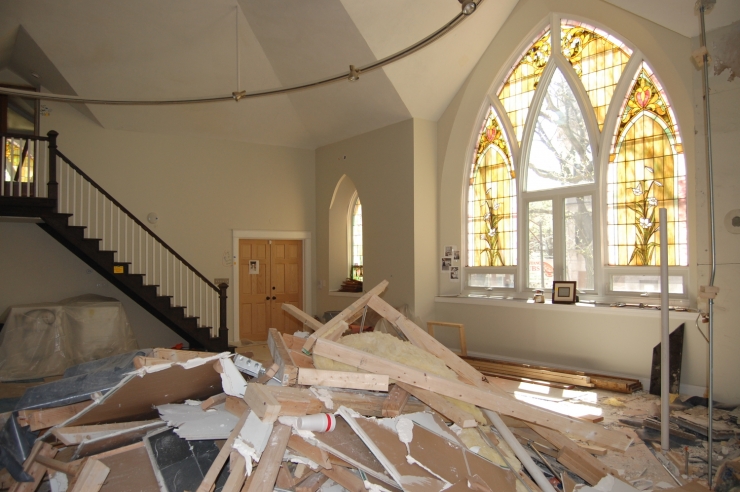 Illustration de l'article : Ils transforment une &eacute;glise en maison contemporaine ! J'aime beaucoup le r&eacute;sultat...