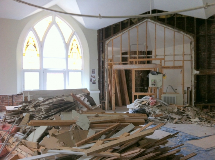 Illustration de l'article : Ils transforment une &eacute;glise en maison contemporaine ! J'aime beaucoup le r&eacute;sultat...