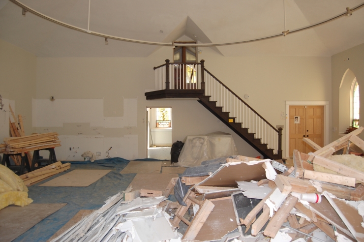 Illustration de l'article : Ils transforment une &eacute;glise en maison contemporaine ! J'aime beaucoup le r&eacute;sultat...