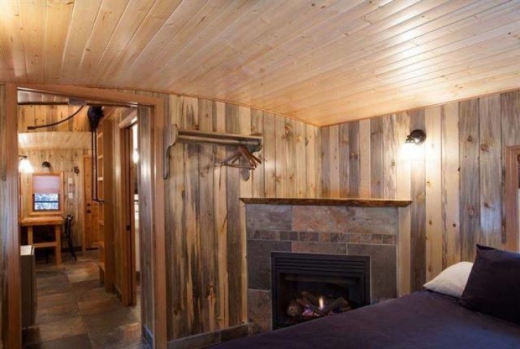 Illustration de l'article : Ils r&eacute;cup&egrave;rent des wagons qu'ils transforment en jolies petites habitations... Une id&eacute;e de g&eacute;nie !