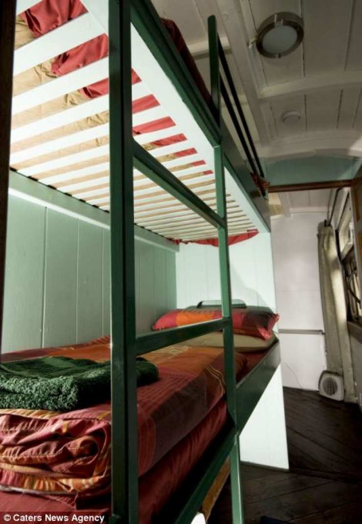 Illustration de l'article : Ils r&eacute;cup&egrave;rent des wagons qu'ils transforment en jolies petites habitations... Une id&eacute;e de g&eacute;nie !