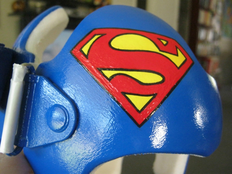 Illustration de l'article : Paula Strawn transforme des proth&egrave;ses en oeuvres d'art pour qu'elles soient plus agr&eacute;ables pour les b&eacute;b&eacute;s...