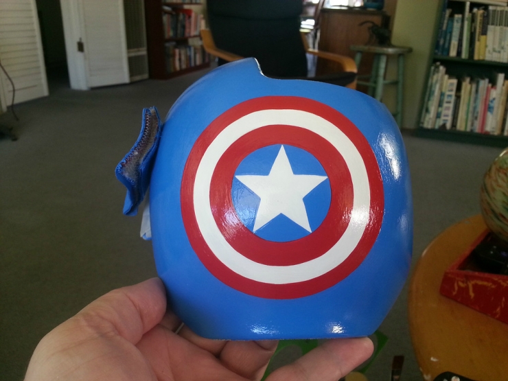 Illustration de l'article : Paula Strawn transforme des proth&egrave;ses en oeuvres d'art pour qu'elles soient plus agr&eacute;ables pour les b&eacute;b&eacute;s...