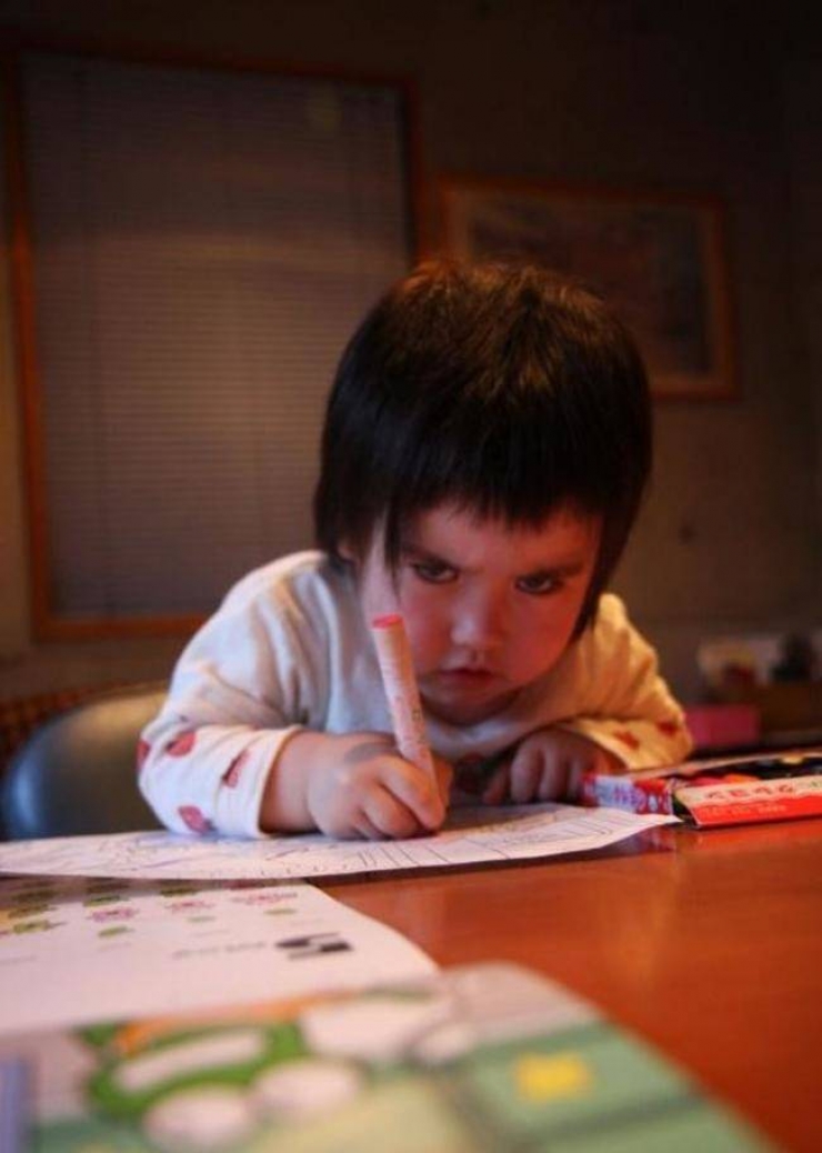 Illustration de l'article : Ces 21 enfants donnent l'impression d'être tout droit sortis d'un film d'horreur... Le top à ne pas regarder avant d'aller dormir !