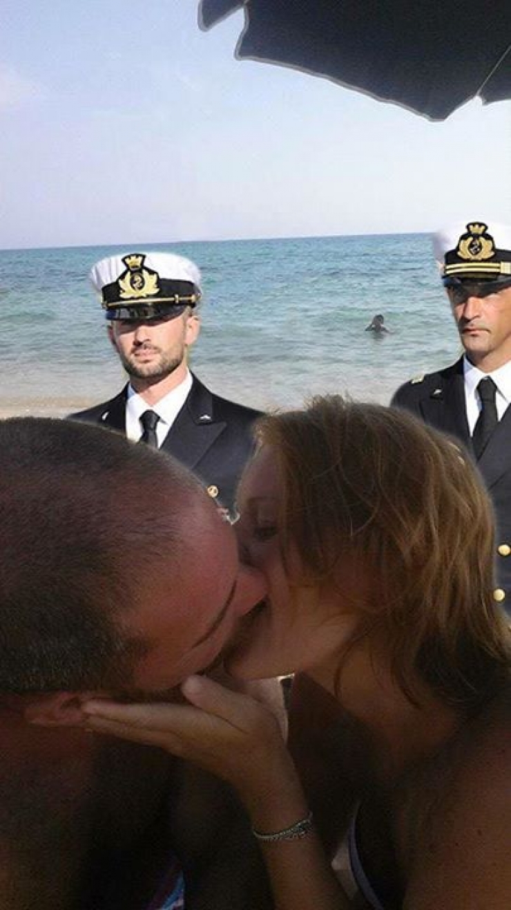 Illustration de l'article : Elle poste cette photo et demande aux internautes de retirer le garçon derrière... Les résultats sont hilarants !