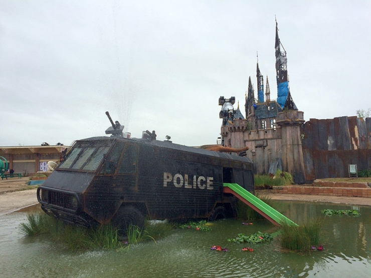 Illustration de l'article : Dismaland : le Disneyland glauque et cauchemardesque de Banksy...