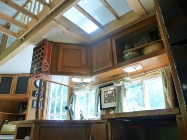 Illustration de l'article : Je ne m'attendais pas &agrave; une transformation aussi impressionnante en voyant cette vieille caravane ! C'est du beau boulot...