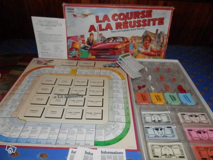 Illustration de l'article : Zoom sur 35 jouets qui ont dû vous marquer si vous étiez gosse dans les années 90… On jouait tous avec le 9 dans la cour de récréation !