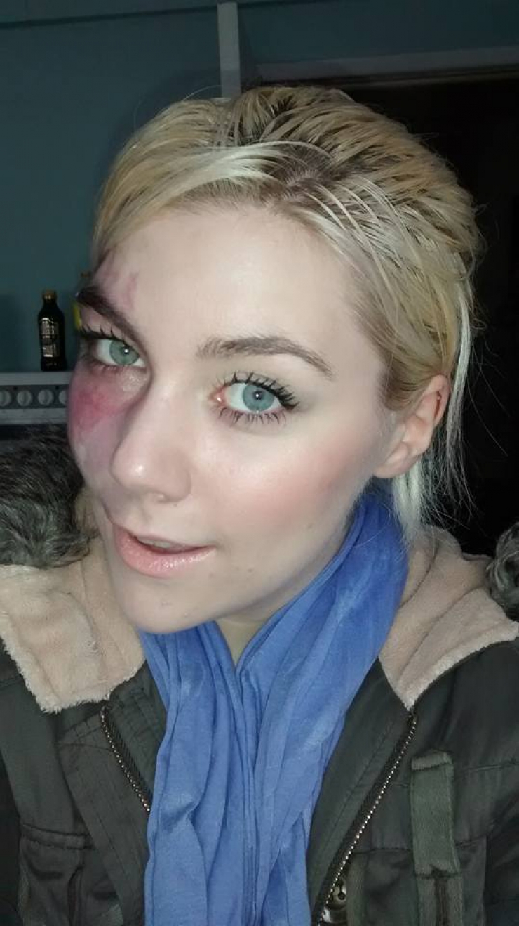 Illustration de l'article : Considérée comme trop laide pour trouver l’amour, elle répond d’une manière magistrale… Respect !