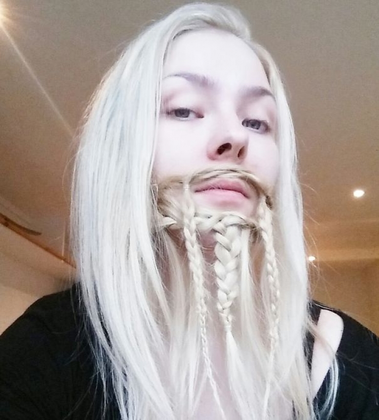 Illustration de l'article : Se tailler les cheveux en forme de barbe, la nouvelle mode des femmes qui fait fureur… Qu’en pensez-vous ?