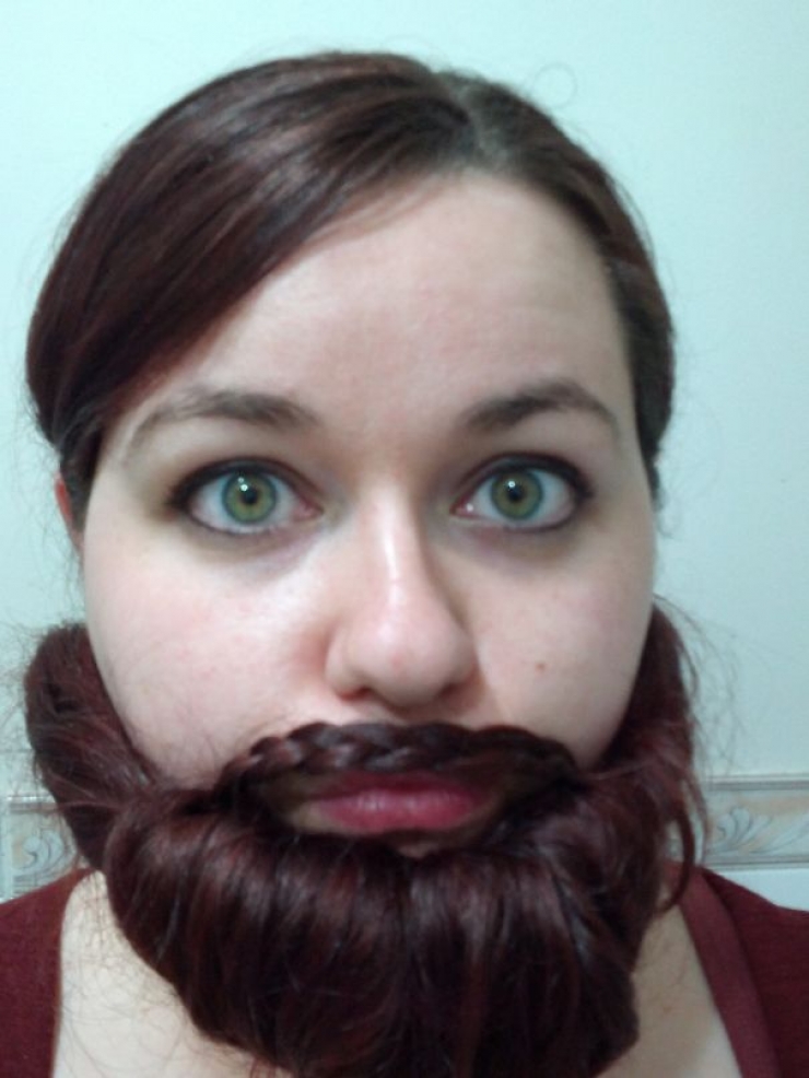 Illustration de l'article : Se tailler les cheveux en forme de barbe, la nouvelle mode des femmes qui fait fureur… Qu’en pensez-vous ?