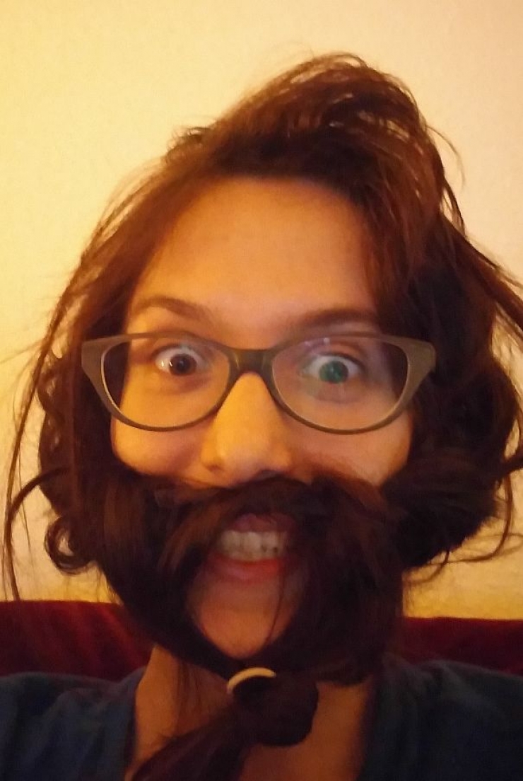 Illustration de l'article : Se tailler les cheveux en forme de barbe, la nouvelle mode des femmes qui fait fureur… Qu’en pensez-vous ?