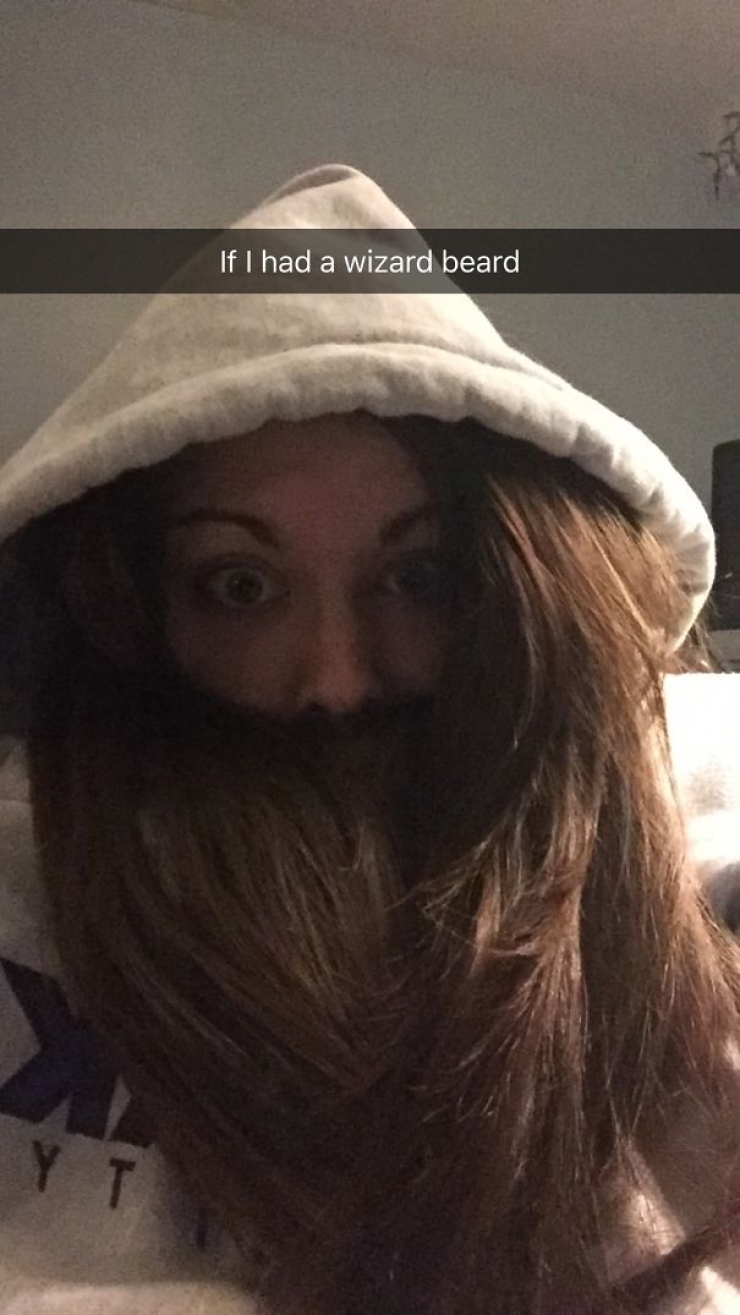 Illustration de l'article : Se tailler les cheveux en forme de barbe, la nouvelle mode des femmes qui fait fureur… Qu’en pensez-vous ?