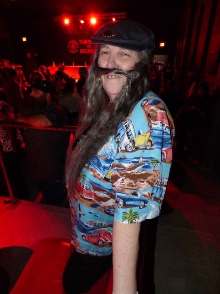 Illustration de l'article : Se tailler les cheveux en forme de barbe, la nouvelle mode des femmes qui fait fureur… Qu’en pensez-vous ?