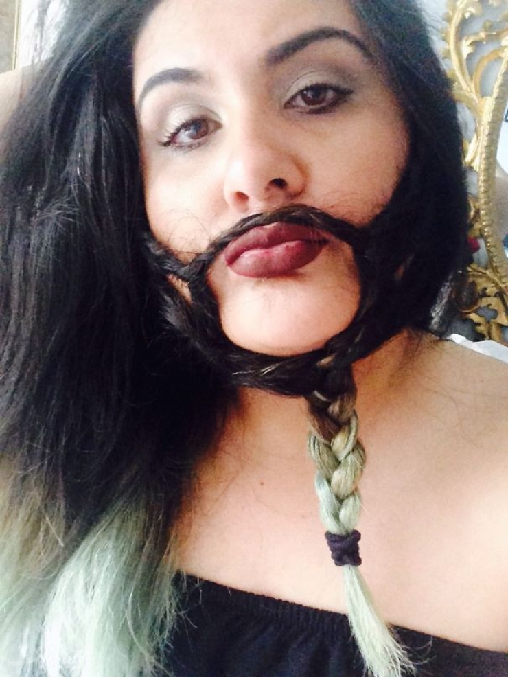 Illustration de l'article : Se tailler les cheveux en forme de barbe, la nouvelle mode des femmes qui fait fureur… Qu’en pensez-vous ?