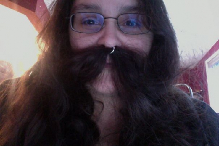 Illustration de l'article : Se tailler les cheveux en forme de barbe, la nouvelle mode des femmes qui fait fureur… Qu’en pensez-vous ?