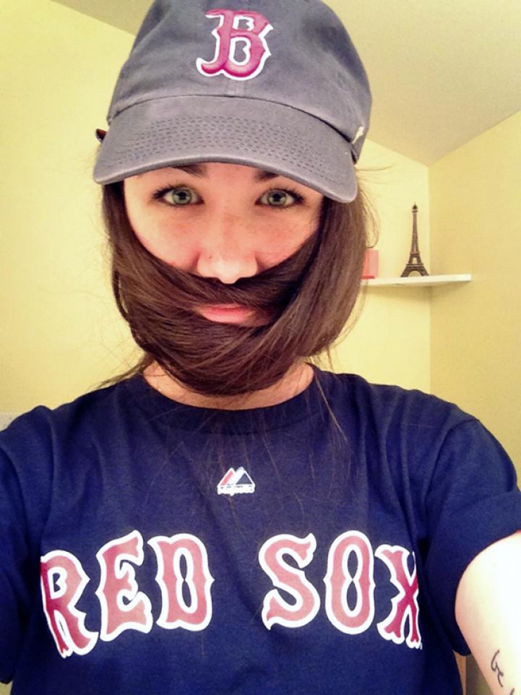 Illustration de l'article : Se tailler les cheveux en forme de barbe, la nouvelle mode des femmes qui fait fureur… Qu’en pensez-vous ?