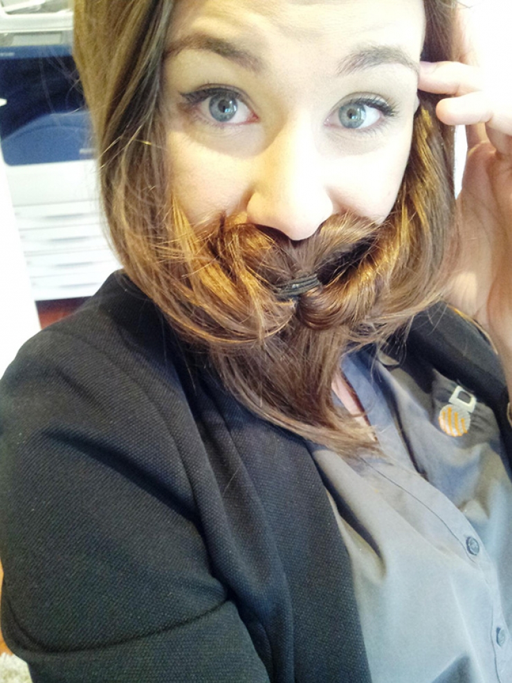 Illustration de l'article : Se tailler les cheveux en forme de barbe, la nouvelle mode des femmes qui fait fureur… Qu’en pensez-vous ?