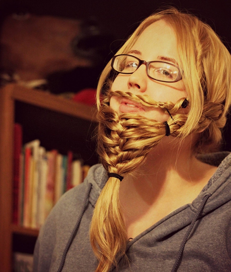 Illustration de l'article : Se tailler les cheveux en forme de barbe, la nouvelle mode des femmes qui fait fureur… Qu’en pensez-vous ?