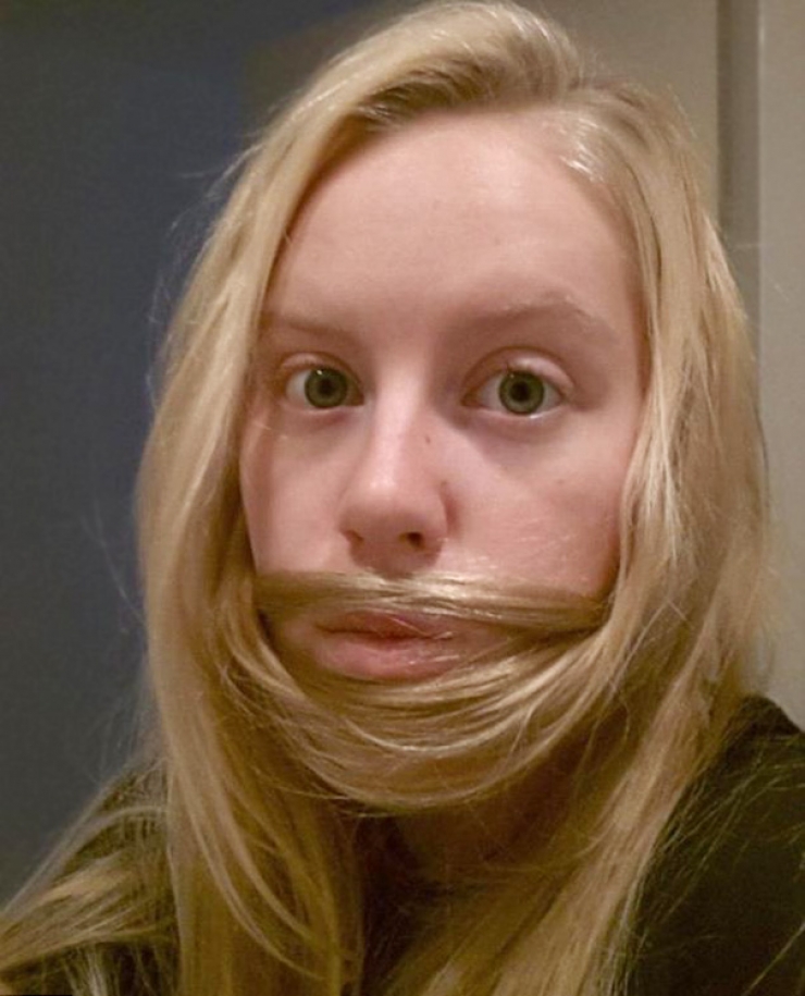 Illustration de l'article : Se tailler les cheveux en forme de barbe, la nouvelle mode des femmes qui fait fureur… Qu’en pensez-vous ?