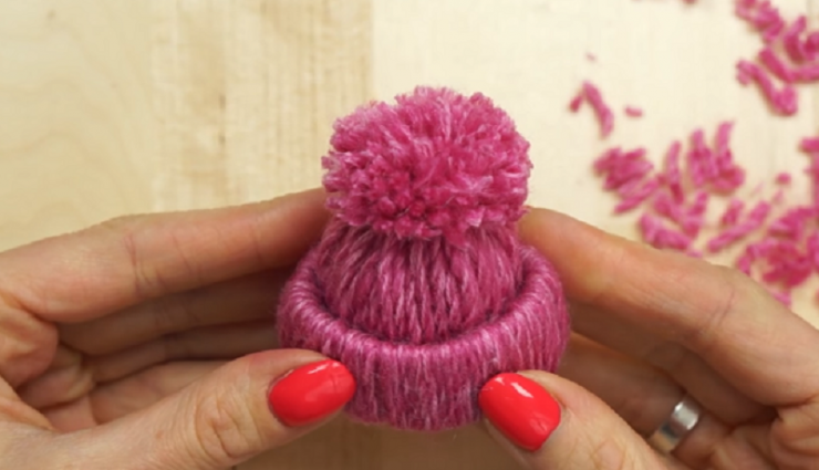 Illustration de l'article : Juste en faisant des noeuds de laine sur son rouleau de papier, ce qu’elle réalise est tellement mignon… Il faut que j’essaye !