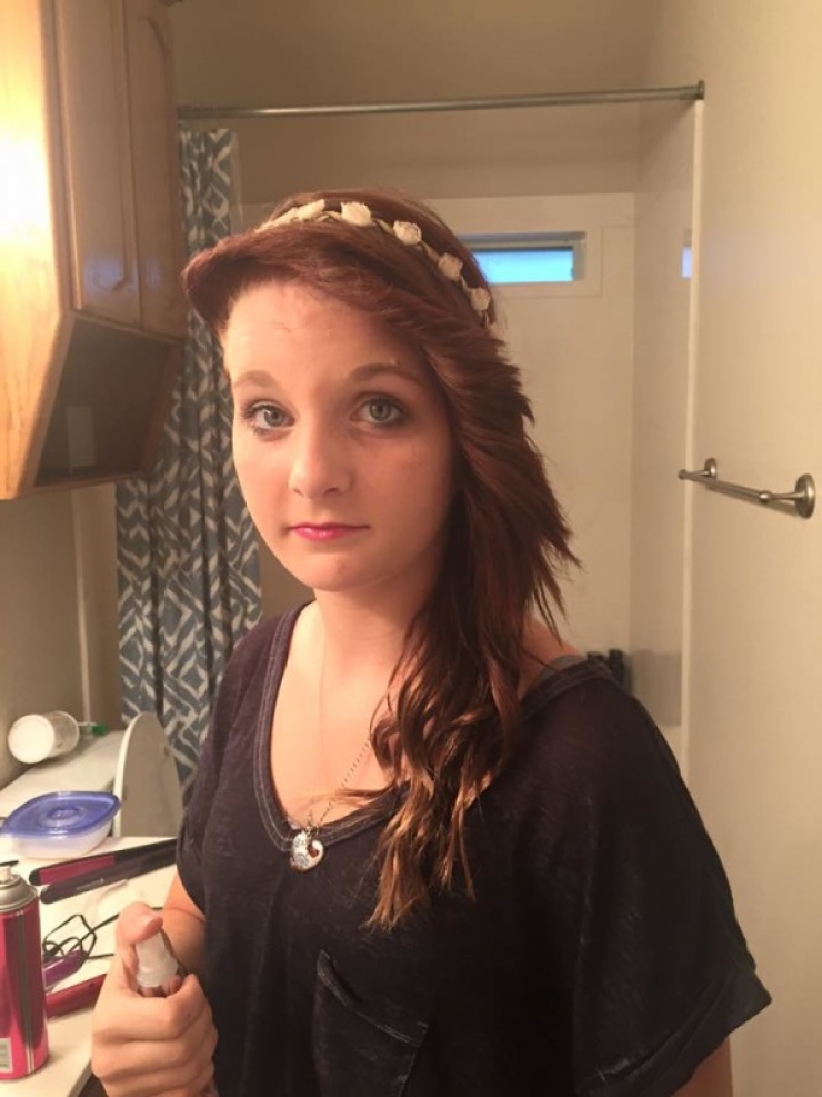 Illustration de l'article : Brûlée après avoir subi des intimidations, ce qu’une coiffeuse fait pour elle est formidable !