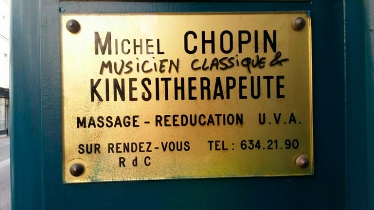 Illustration de l'article : Les Graffitivre: Des graffitis hilarants mais désordonnés faits par des gens complètement ivres !