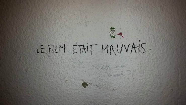 Illustration de l'article : Les Graffitivre: Des graffitis hilarants mais désordonnés faits par des gens complètement ivres !