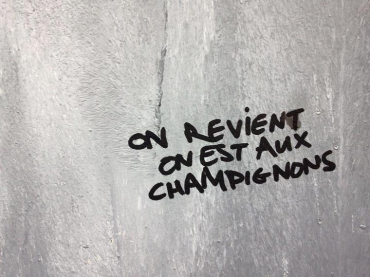 Illustration de l'article : Les Graffitivre: Des graffitis hilarants mais désordonnés faits par des gens complètement ivres !