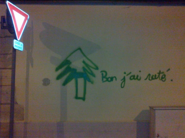 Illustration de l'article : Les Graffitivre: Des graffitis hilarants mais désordonnés faits par des gens complètement ivres !