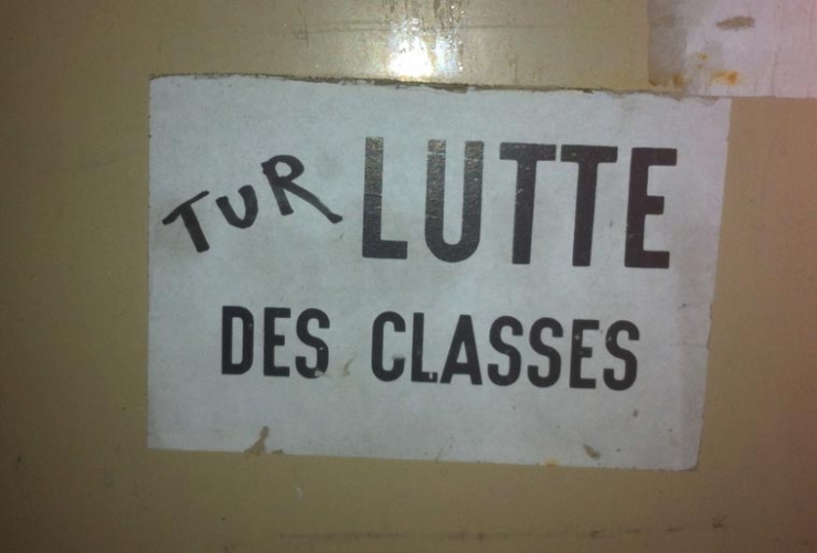 Illustration de l'article : Les Graffitivre: Des graffitis hilarants mais désordonnés faits par des gens complètement ivres !
