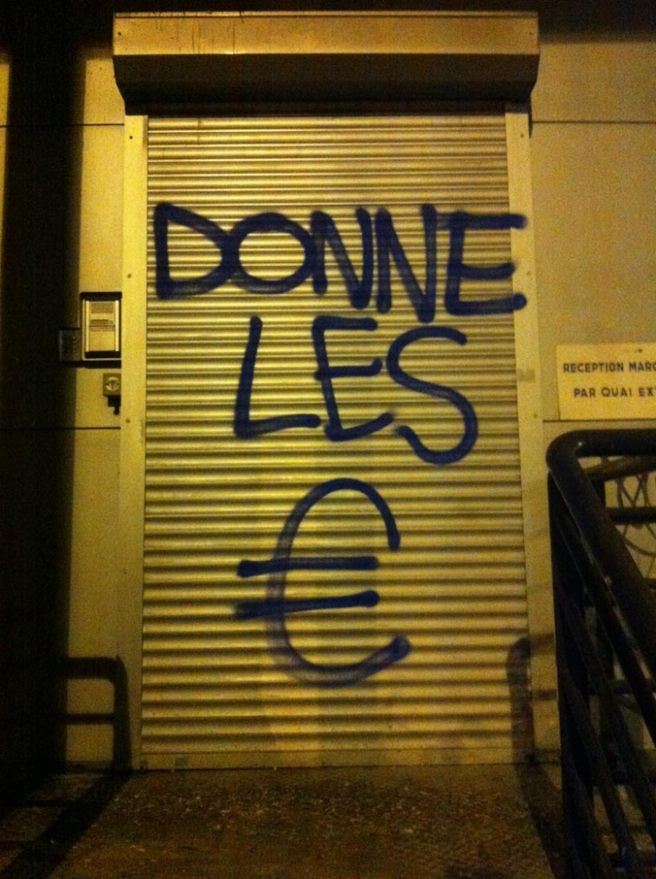 Illustration de l'article : Les Graffitivre: Des graffitis hilarants mais désordonnés faits par des gens complètement ivres !