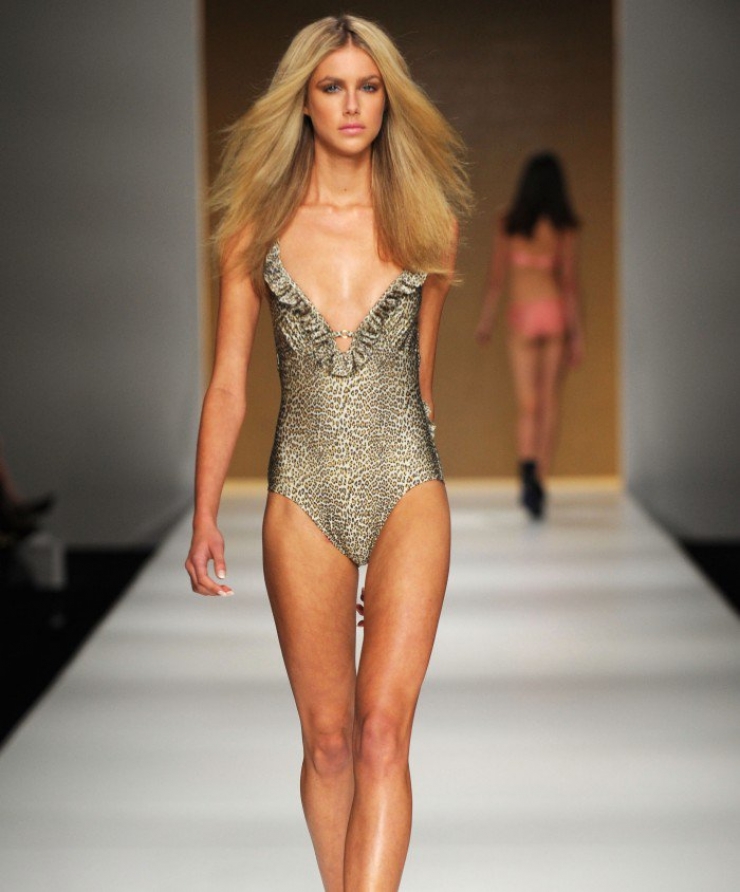 Illustration de l'article : STOP: Les corps trop maigres et Photoshop, c’est fini avec cette nouvelle loi votée pour le mannequinat français !