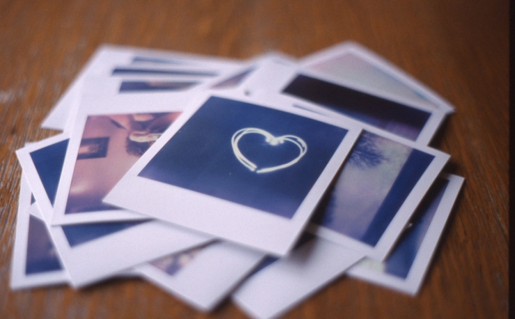 Illustration de l'article : Ne jetez plus ces sachets anti-humidité que vous trouvez dans vos chaussures, ils peuvent être très utiles !