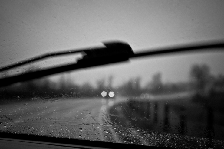 Illustration de l'article : Ne jetez plus ces sachets anti-humidité que vous trouvez dans vos chaussures, ils peuvent être très utiles !