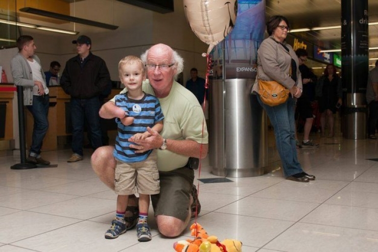 Illustration de l'article : Abandonné à la naissance à cause de son handicap, un miracle se produit enfin, 4 ans plus tard !