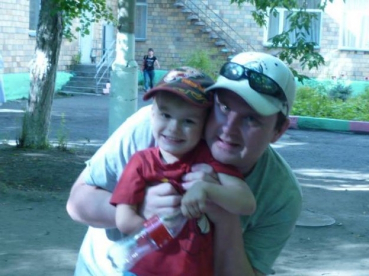 Illustration de l'article : Abandonné à la naissance à cause de son handicap, un miracle se produit enfin, 4 ans plus tard !