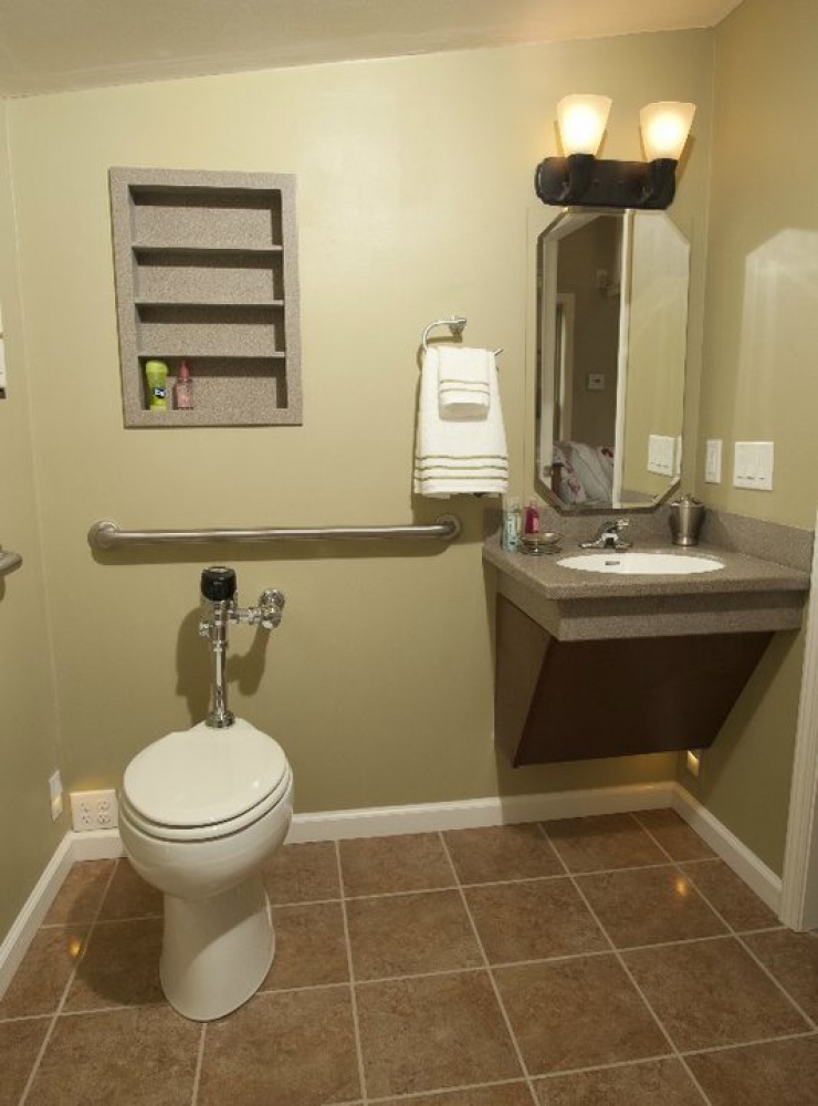 Illustration de l'article : Il refuse d'envoyer ses parents dans un hospice et les place là dedans... L'intérieur est stupéfiant !