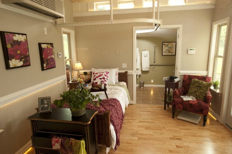 Illustration de l'article : Il refuse d'envoyer ses parents dans un hospice et les place là dedans... L'intérieur est stupéfiant !