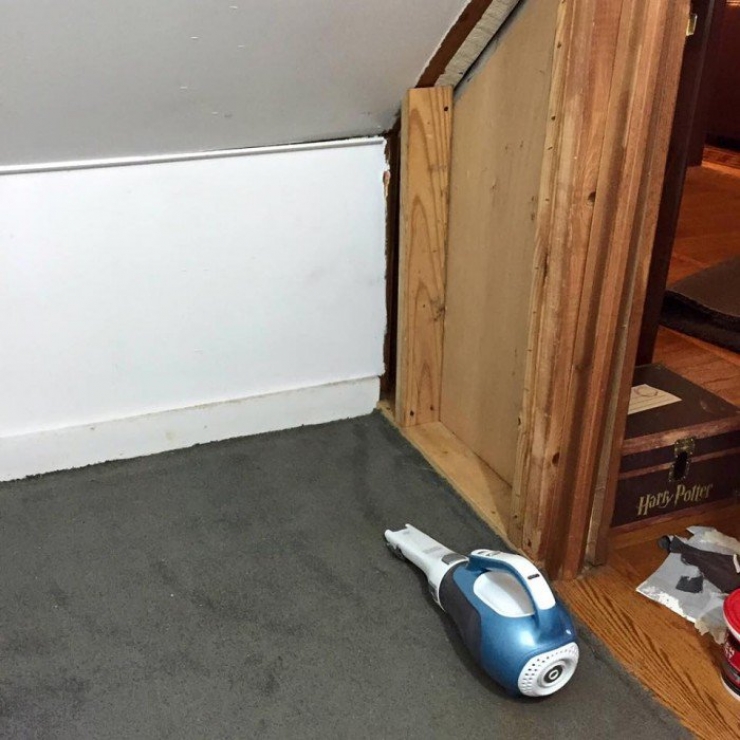 Illustration de l'article : Elle a crée un placard pour ses enfants comme celui d’Harry Potter… Les fans de ce célèbre sorcier vont être jaloux !