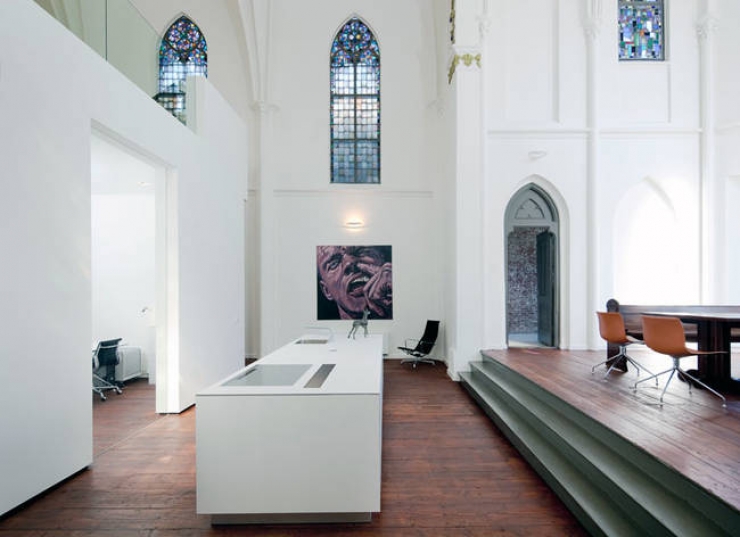 Illustration de l'article : Une famille vient d'acheter cette &eacute;glise, attendez de voir ce qu'ils ont fait de l'int&eacute;rieur!