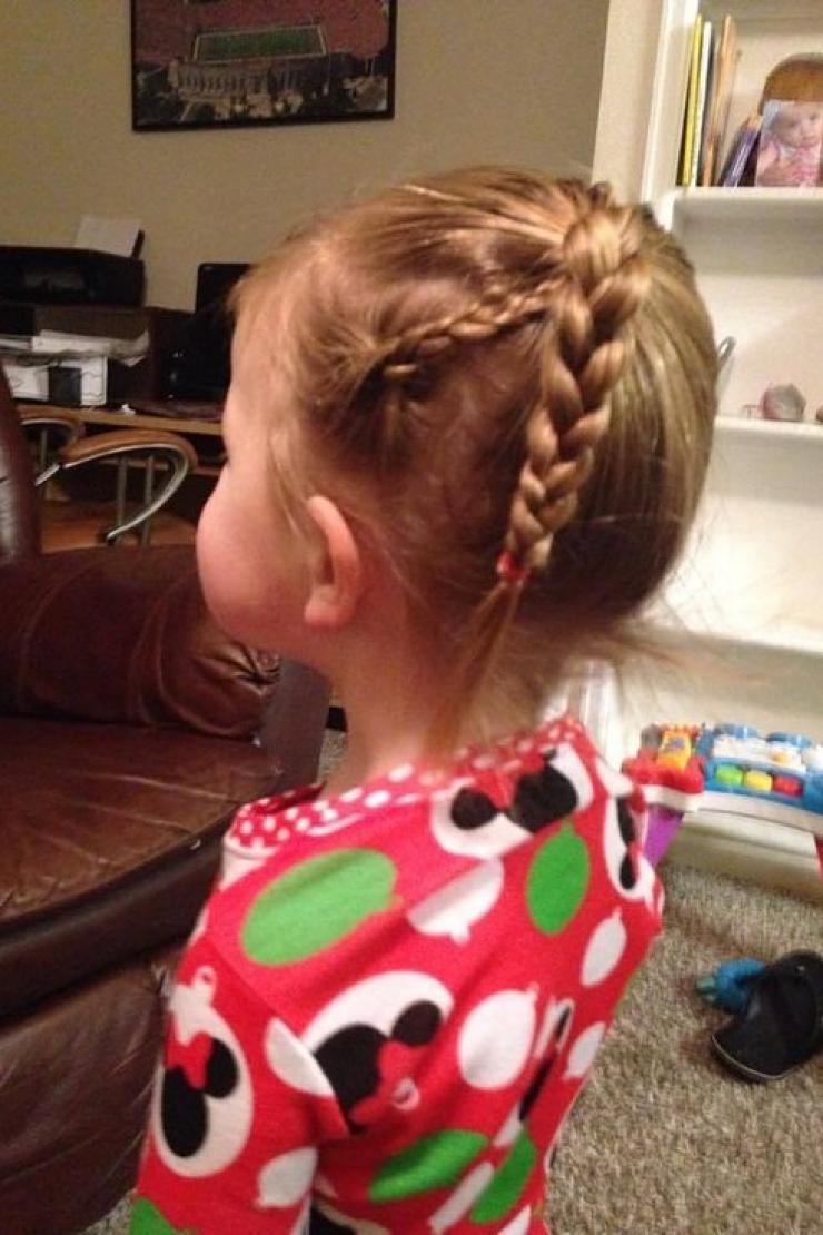 Illustration de l'article : Ce papa a pris des cours car il ne savait pas coiffer sa fille! Aujourd'hui ce qu'il est capable de faire est excellent! 