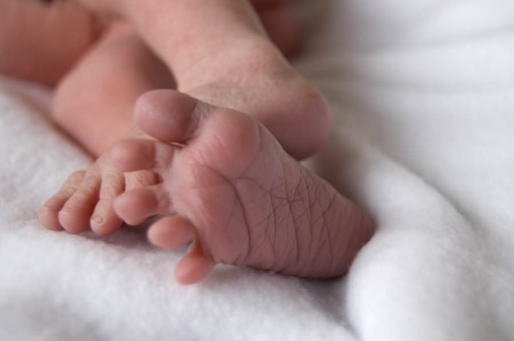 Illustration de l'article : Plus rien ne pouvait sauver la vie de ce bébé, jusqu’à ce que son grand frère fasse un miracle…