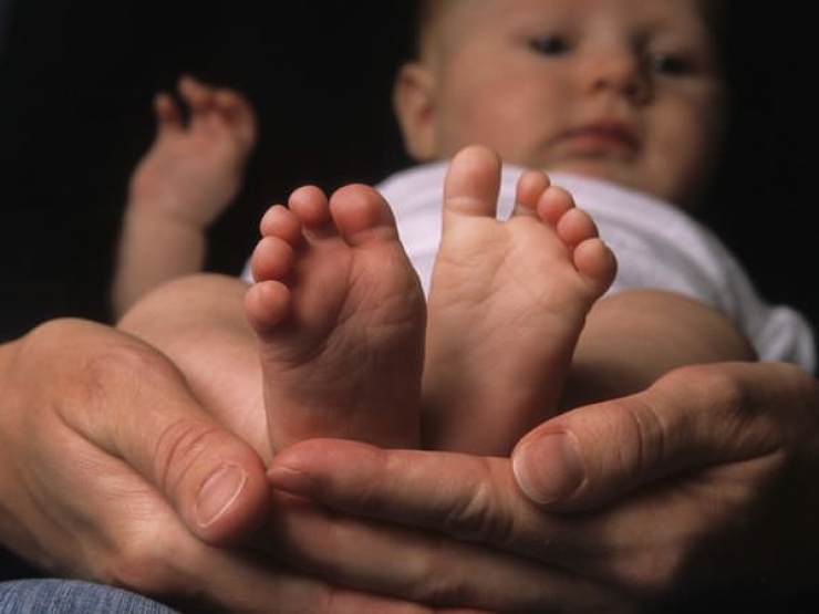 Illustration de l'article : Plus rien ne pouvait sauver la vie de ce bébé, jusqu’à ce que son grand frère fasse un miracle…