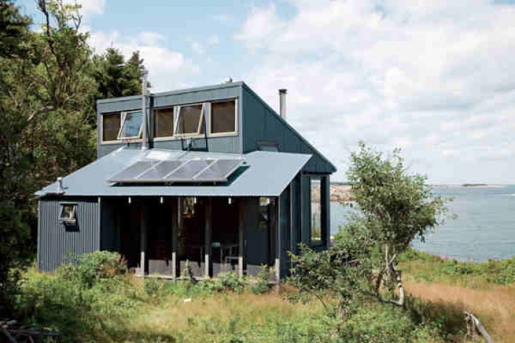 Illustration de l'article : Comme son p&egrave;re voulait une maisonnette sur une &icirc;le, elle a d&eacute;cid&eacute; de lui construire...Et quel r&eacute;sultat !