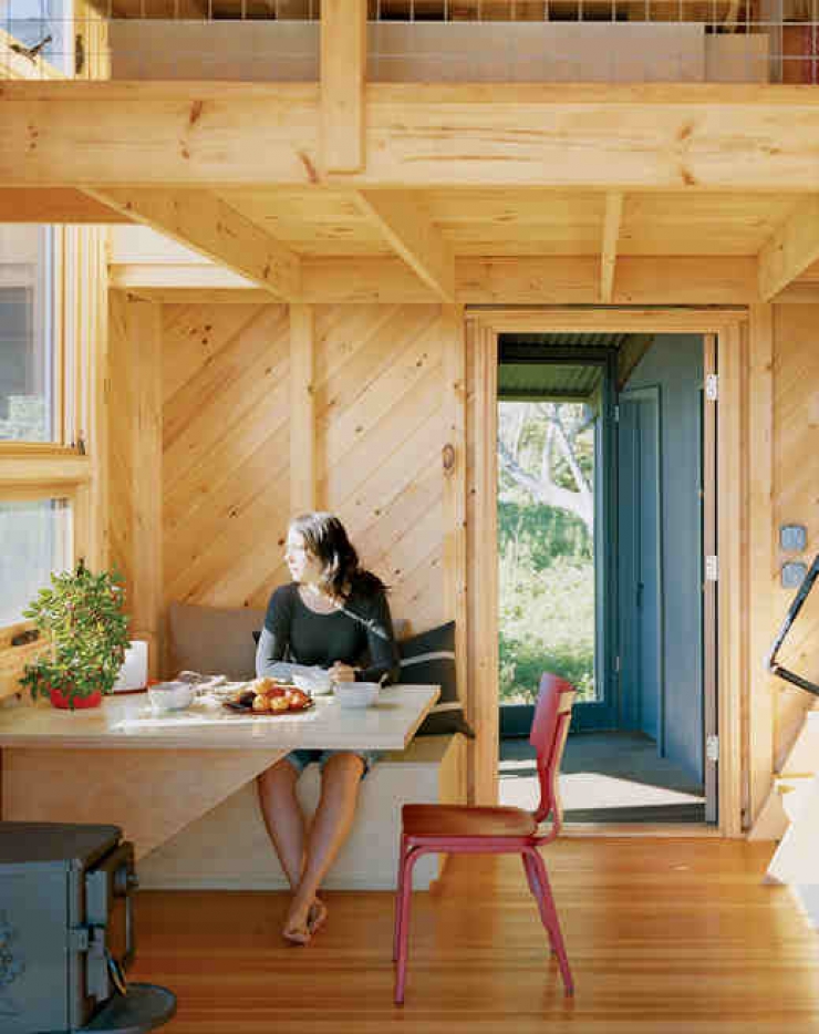 Illustration de l'article : Comme son p&egrave;re voulait une maisonnette sur une &icirc;le, elle a d&eacute;cid&eacute; de lui construire...Et quel r&eacute;sultat !