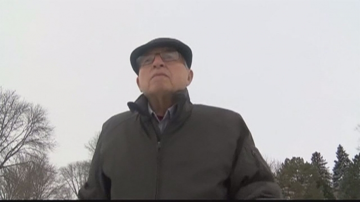 Illustration de l'article : Voil&agrave; 2 ans qu'il se rend tous les jours sur le banc de ce parc pour une raison magnifique !